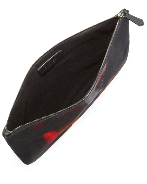 Black purse with a pattern